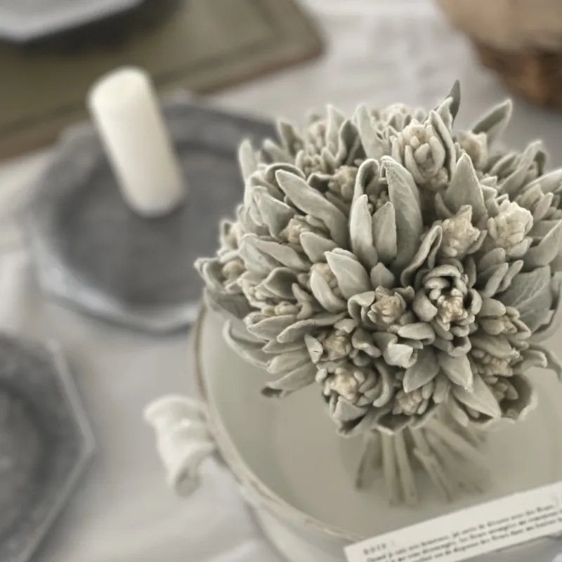 ラムズイヤーのスタンドスワッグ。壁に立てたり天井から吊るして飾ります。