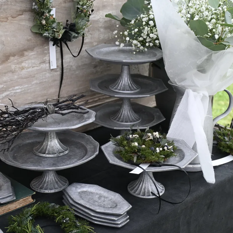 様々なデザインのアルミコンポート