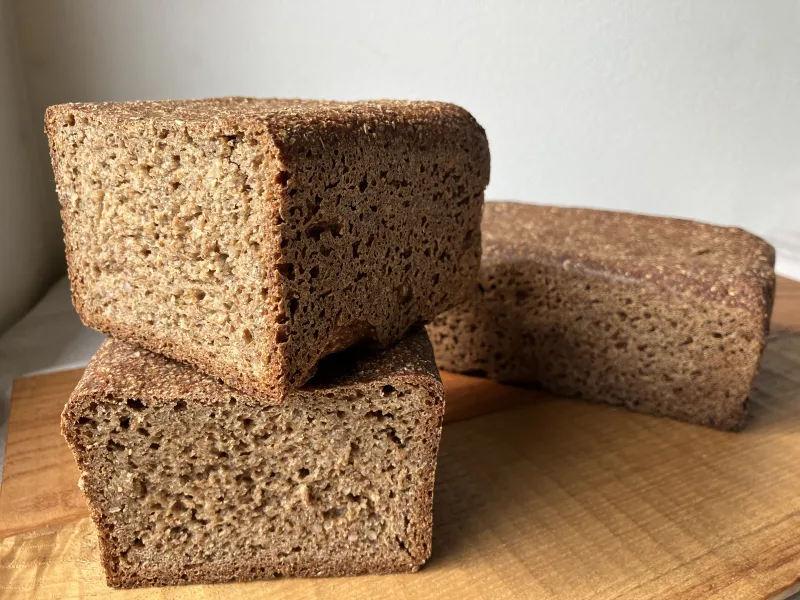 「ライ麦100」デンマークの国民食ロブロ、ほろりとほどける食感で程よい酸味のライ麦パン