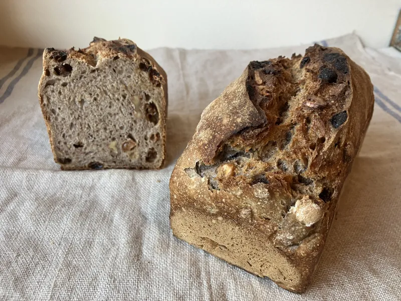 「ノアレザン」胡桃の優しい甘みとレーズンの甘酸っぱいパン