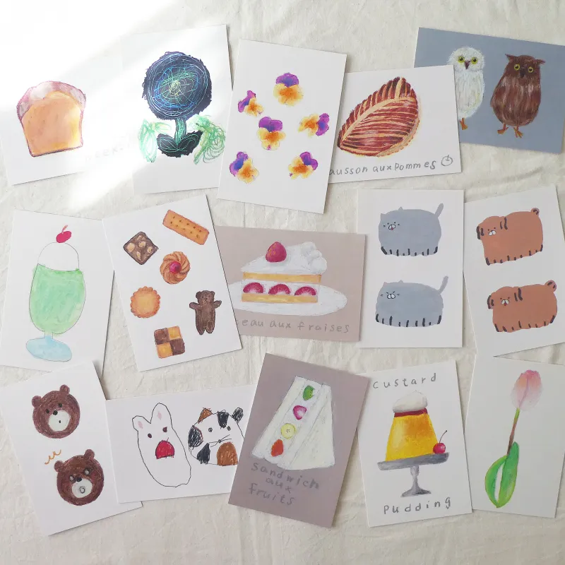 日々のお絵かきをポストカードにしました。クレパスやアクリル、水彩など色々なタッチがあります。