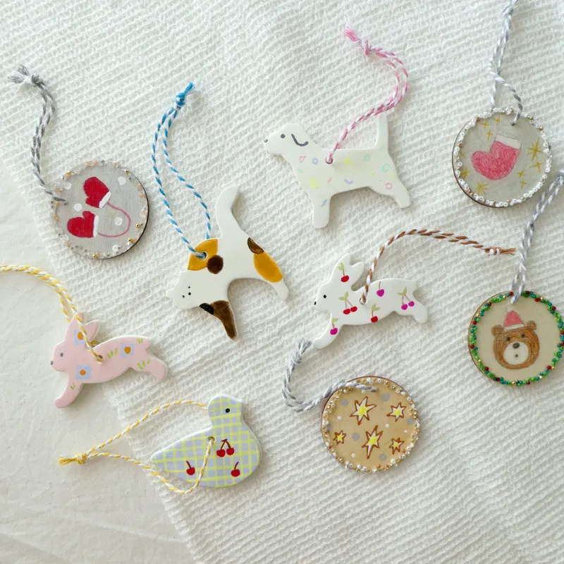 オーナメント色々。石粉粘土をクッキー型で抜いてオーナメントを作りました。裏にアロマをたらして使うこともできます。