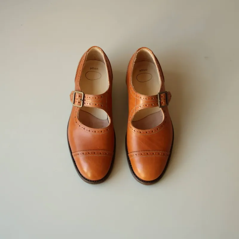 「ワンストラップシューズ」甘くなりすぎないメンズライクなストラップシューズです。