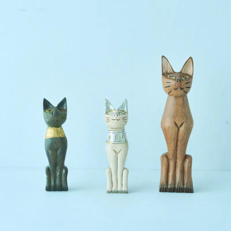 外国産の猫の置物