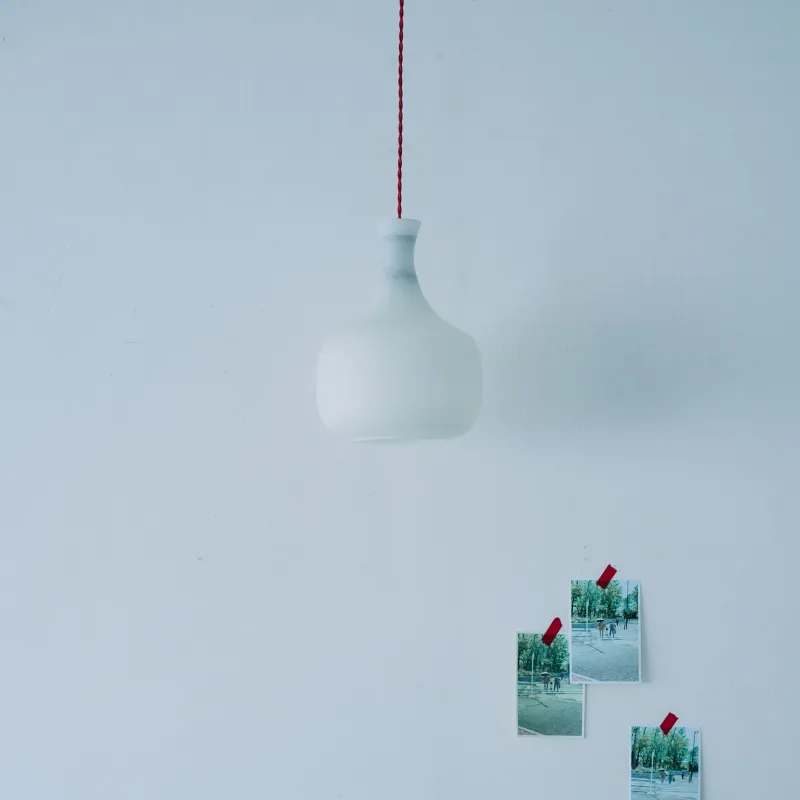 コードの色が可愛いペンダントライト