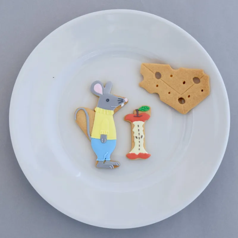 「食いしん坊ねずみ」（アイシングクッキー）りんごもチーズも食べちゃう！