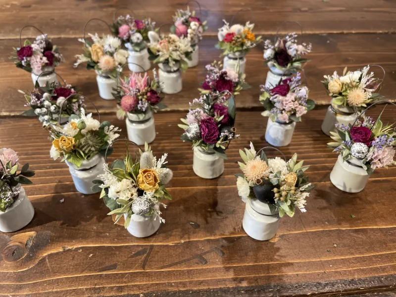 毎回好評の碍子のアレンジ。今回も沢山作っています。