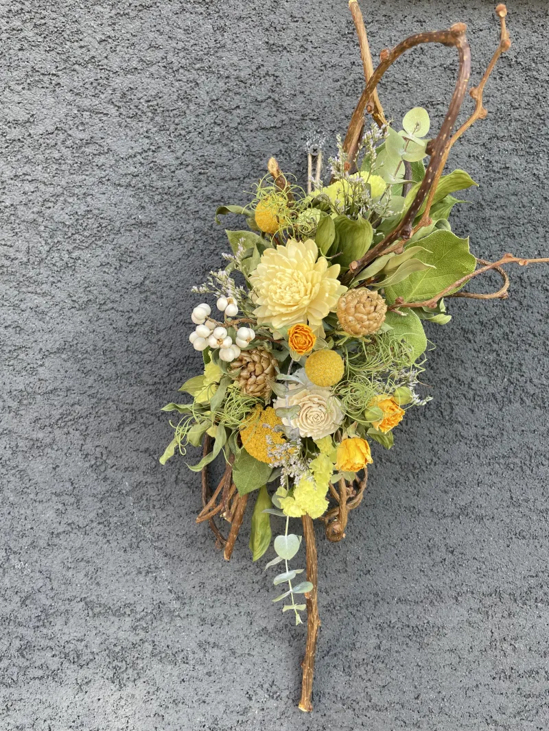 春開催だけの限定アレンジ、キウイヅルのアレンジメント