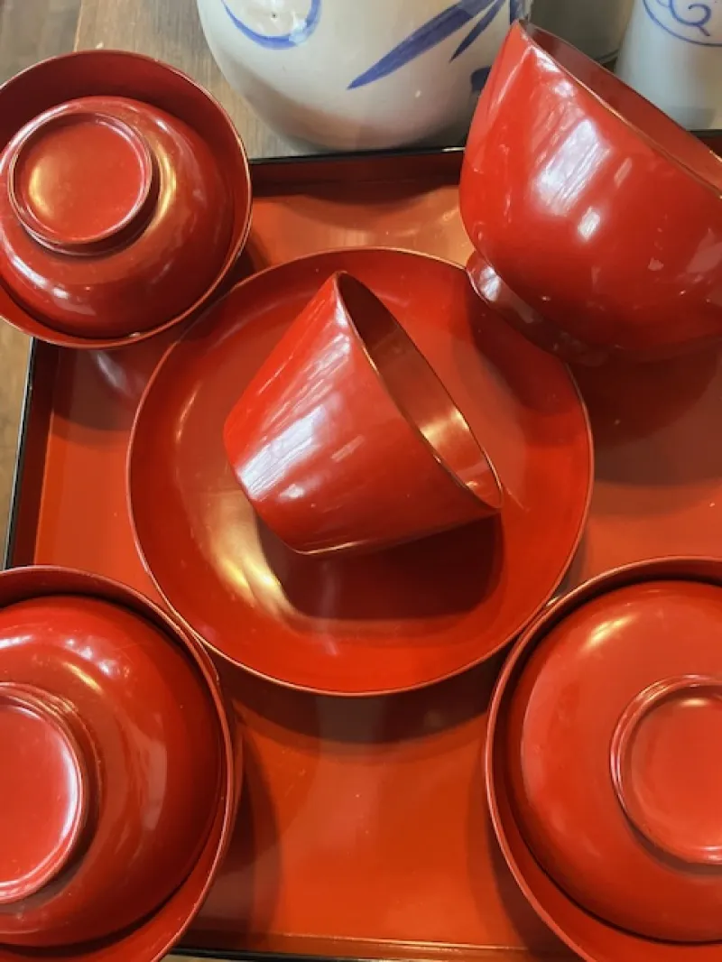 能登の漆塗り。100年越えの貴重なお椀達。能登の方から預かりましたので、大切に販売したいと思います。