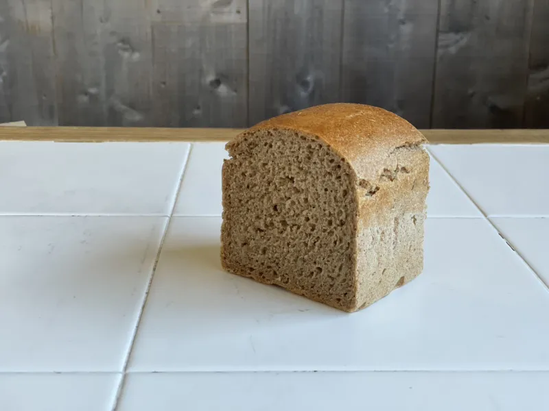 コンテチーズと相性抜群、パン飲みに欠かせないコミスブロート