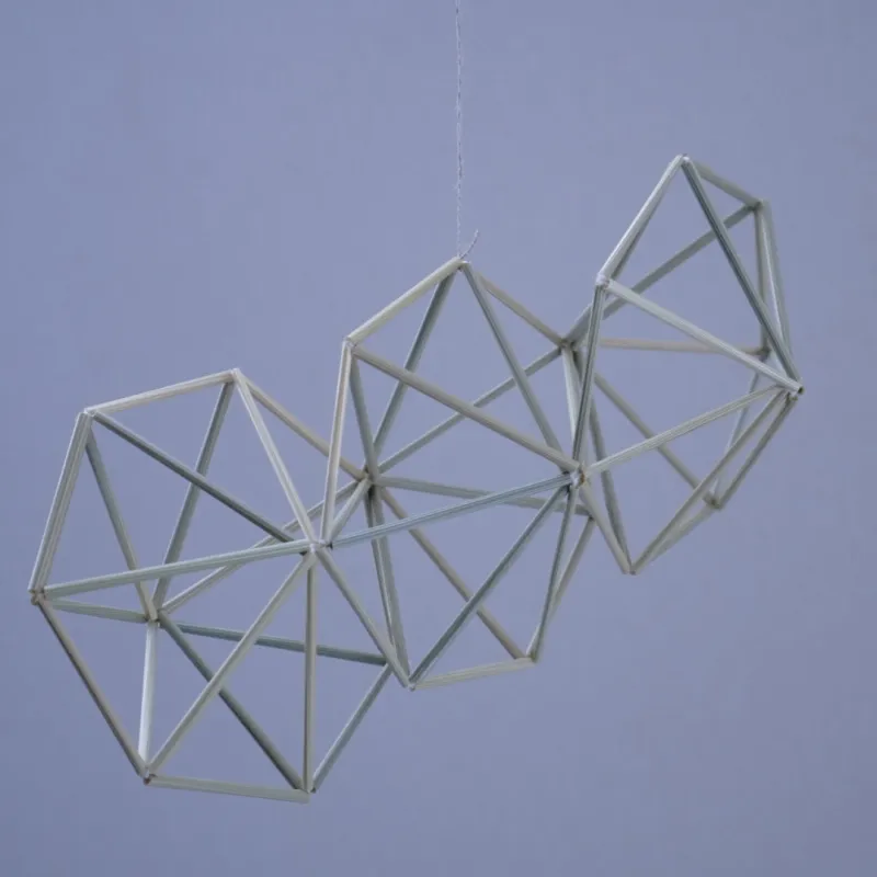 「たゆたう」2026年新作ヒンメリ！　連なるヒンメリは影も魅力的です。