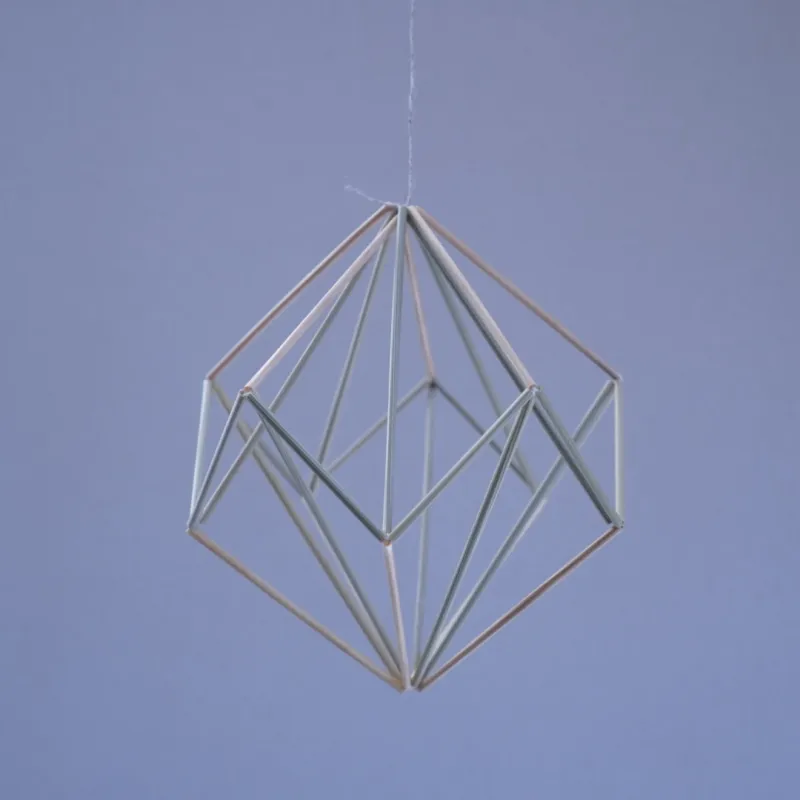 「たまご」2026年新作ヒンメリ！　たまごのようなあたたかなモチーフです。