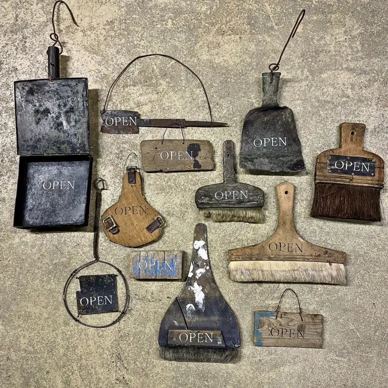 古物を用いたオープンクローズ看板