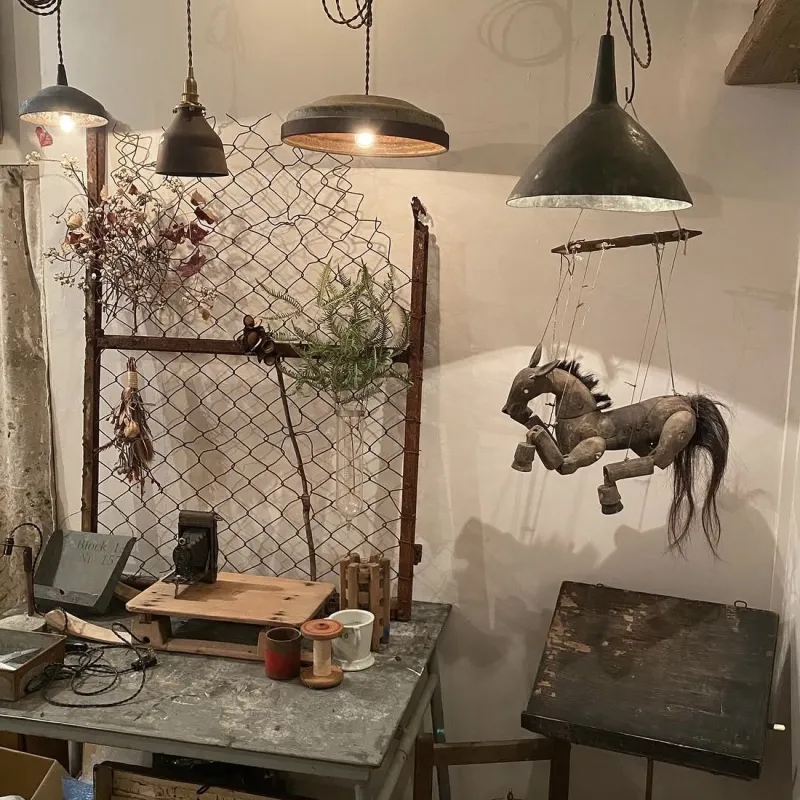 古材をシェードに用いたライト。世界に一つのライトです。