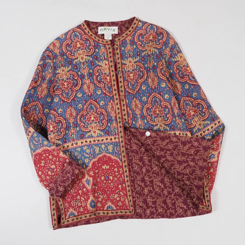 インド製のコットンキルトを使用したリバーシブルジャケット。袖を折り返して着るとかわいいです。