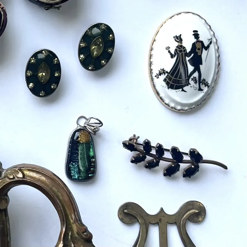 ペンダントトップやイヤリングなども色々