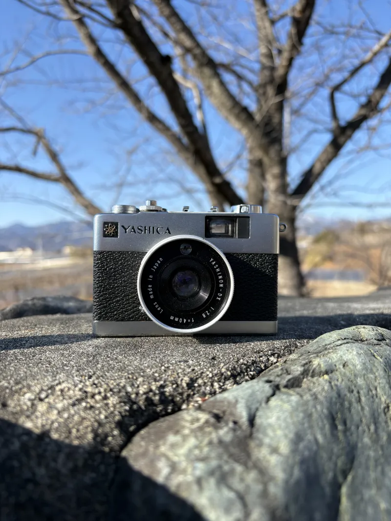 小さくてキラキラ、女性に人気の「ヤシカエレクトロ35MC」