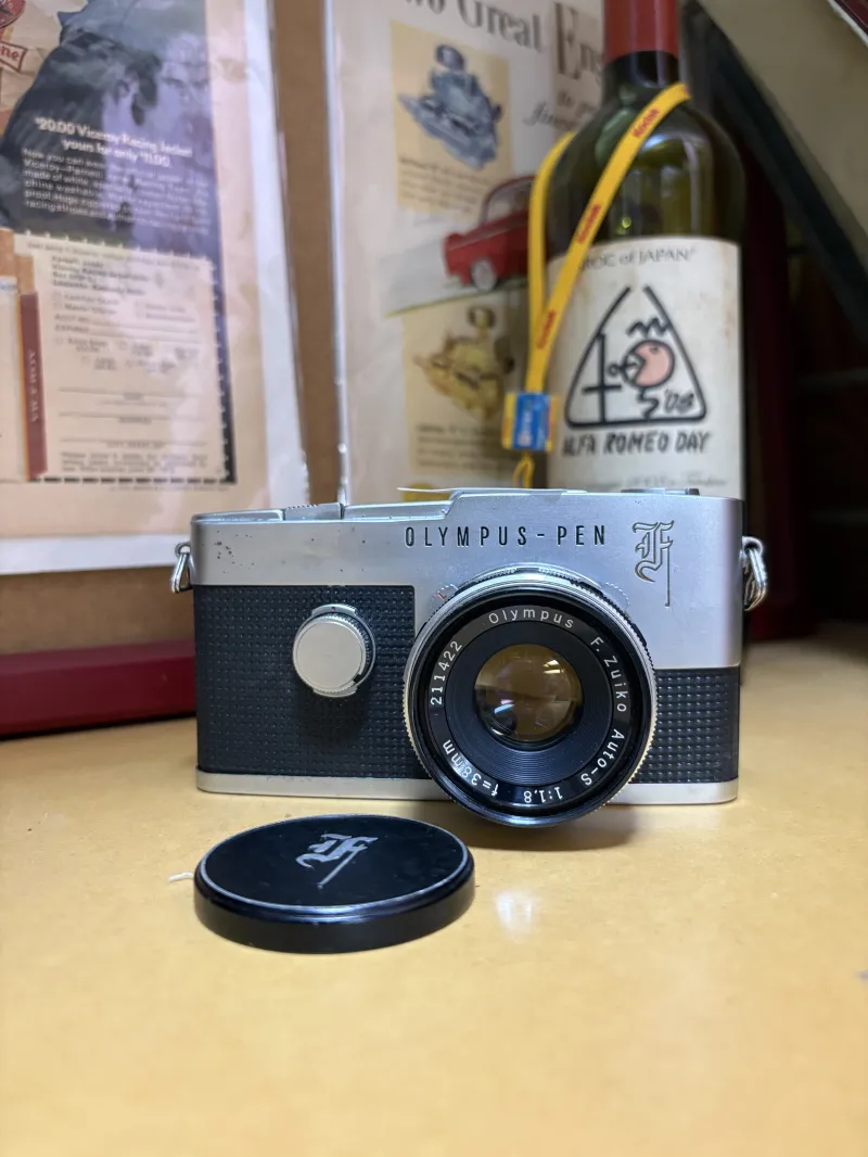 ハーフカメラの最高峰、レンズ交換出来る一眼レフ「オリンパスペンF」