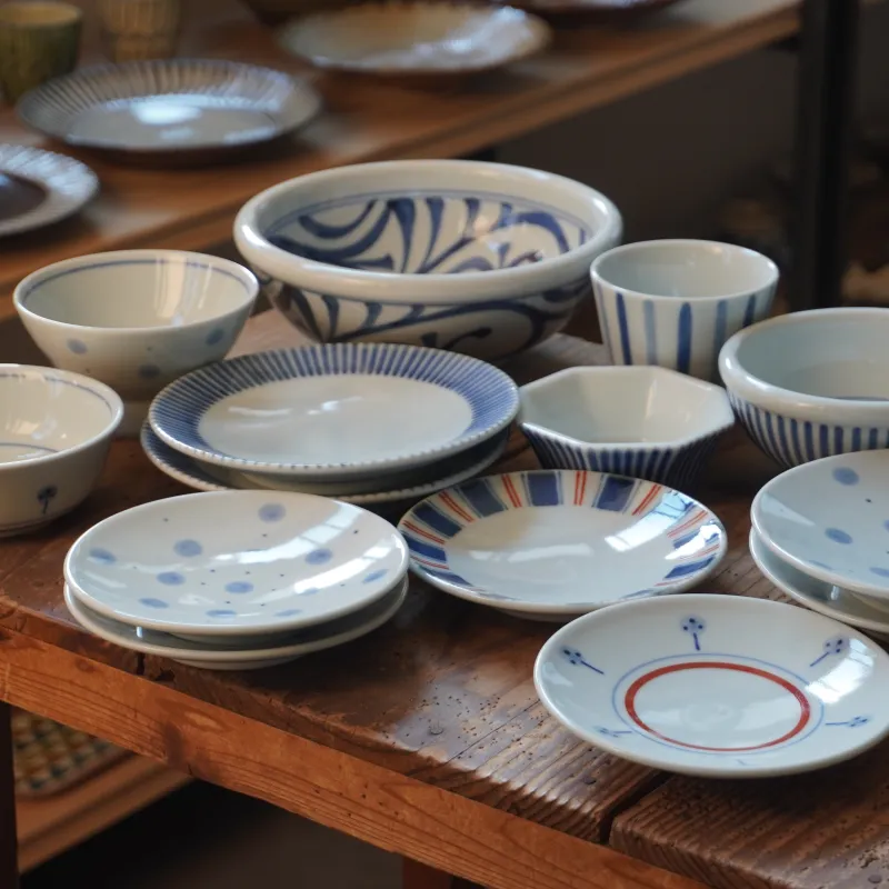 愛媛県で制作される、「砥部焼 梅山窯」さんのうつわ