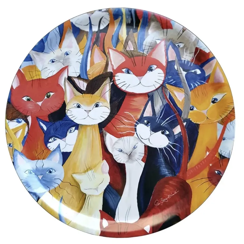 ストックホルムのデザイナーが描いた、猫のイラストがかわいいスウェーデン製白樺トレイ