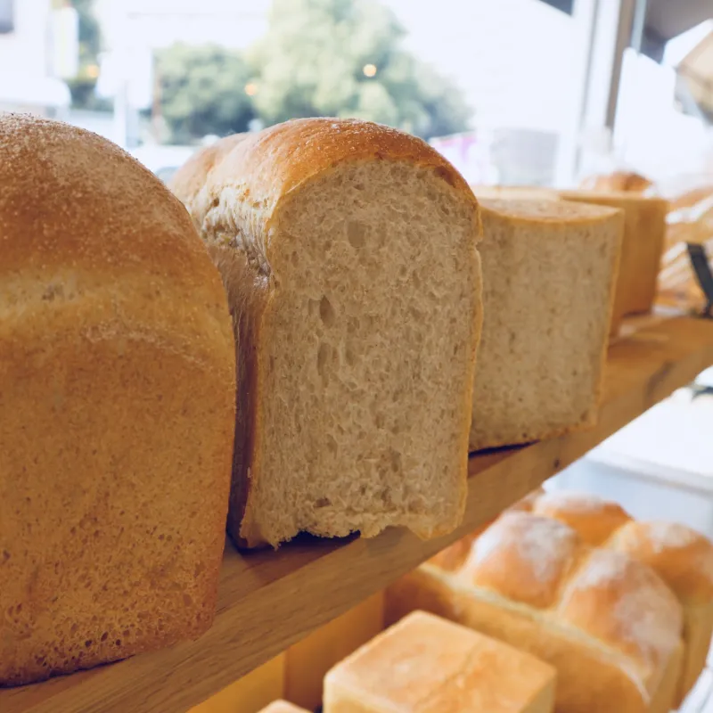 北海道の幻の小麦「はるゆたか」。小麦の皮も一緒に挽いた全粒粉も入り、小麦の香り、風味を存分に味わえるヘルシー食パンです。