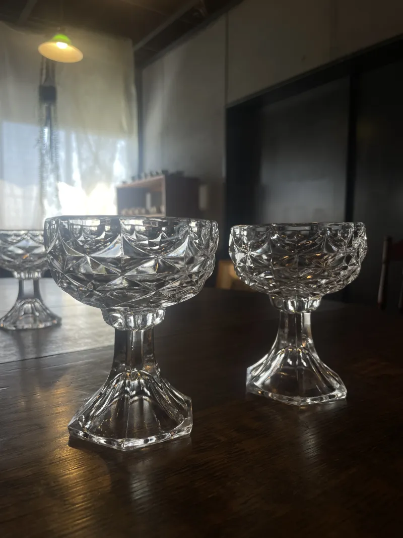 繊細なダイヤモンドカットが美しいガラス製コンポート