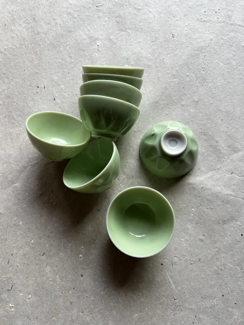ミントグリーンの小さなお茶碗