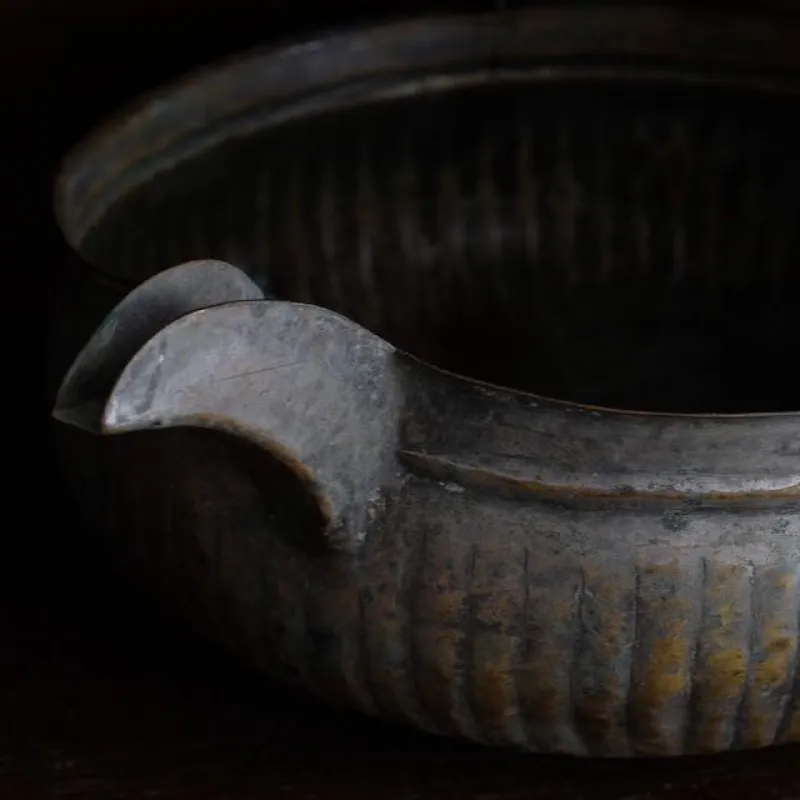 ロシアの銅製のビールピッチャー。仕入れに行く度にいくつか持ち帰りますがどれも販売するのが惜しまれる雰囲気を纏っています。