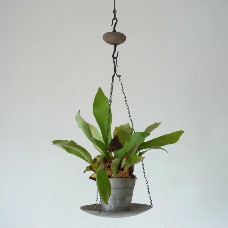 「アルミの吊り皿と石のS字フック」植物、蝋燭、お香など、なんでも自由に。