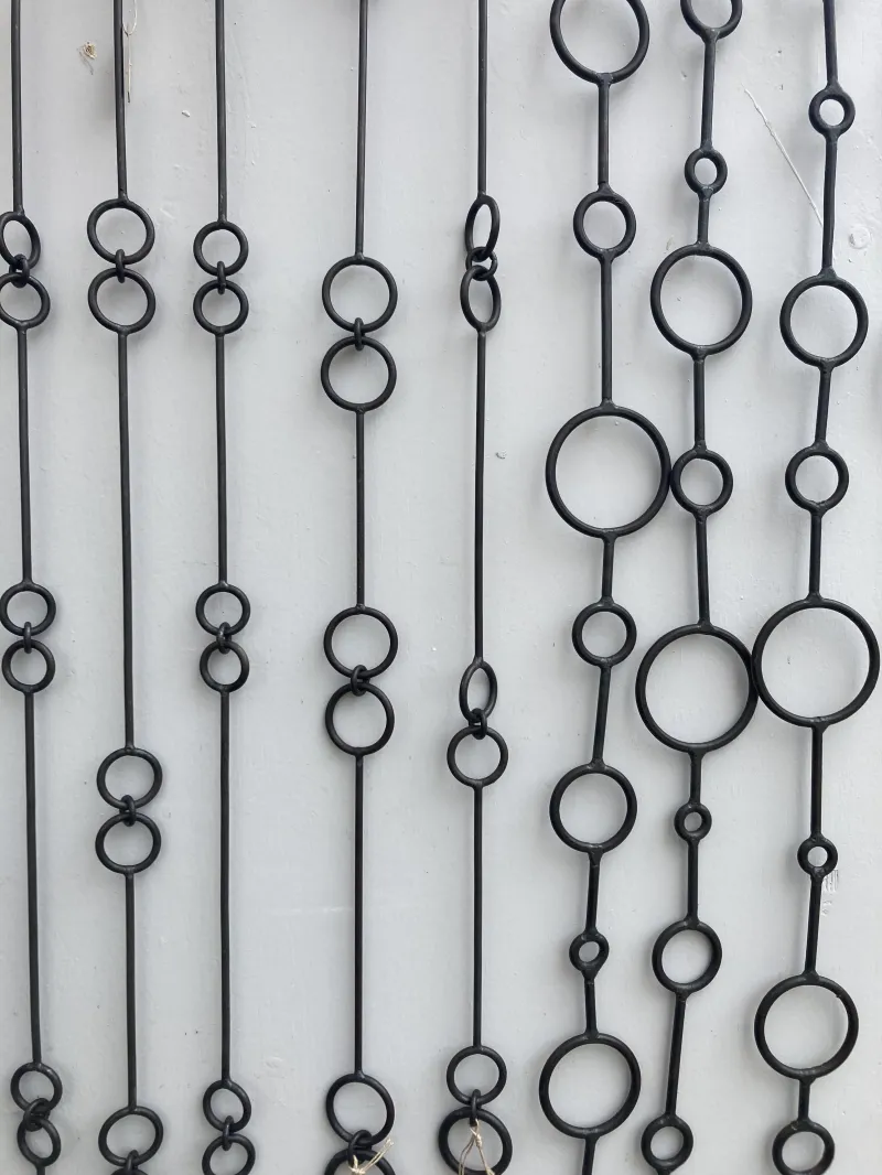 「吊るす金具いろいろ」紐の代わりに。