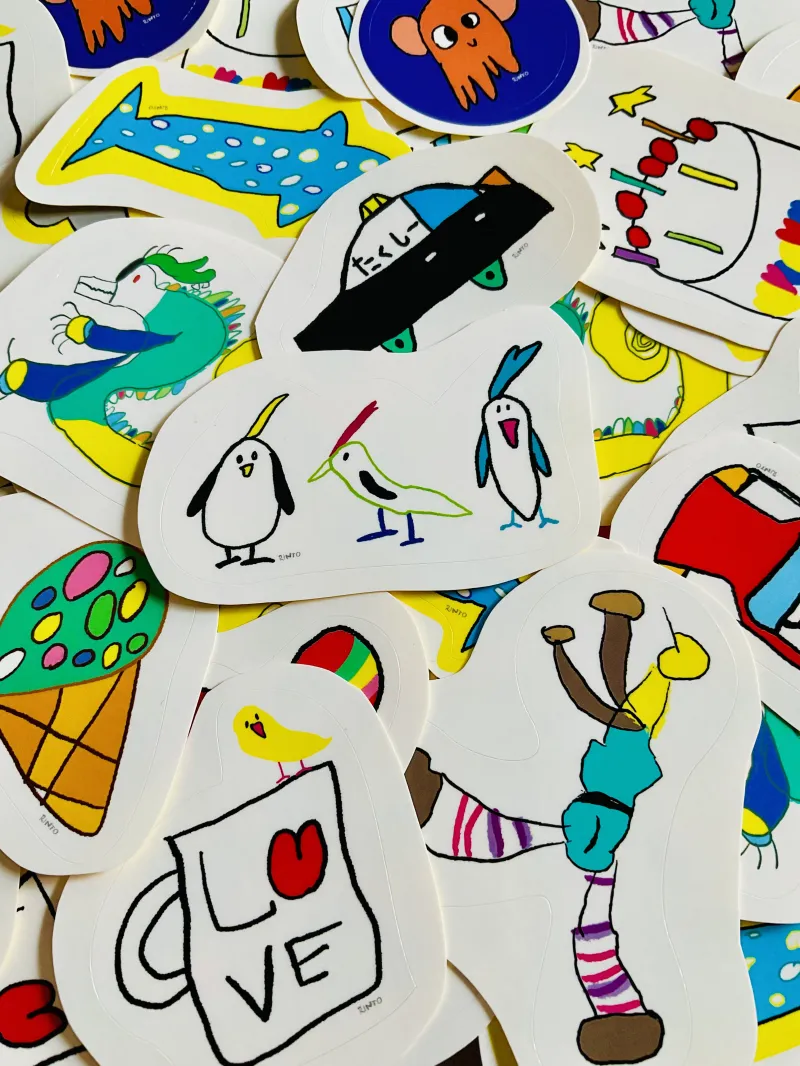 お馴染みの耐水性ステッカー！　水筒やヘルメット、スケボーにもペタペタ。新作もお楽しみに！