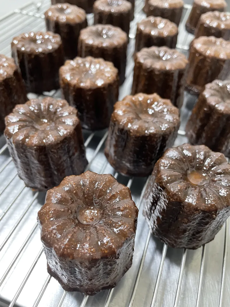 セイロンシナモン香る、貴重なスリランカカカオmixのカヌレ