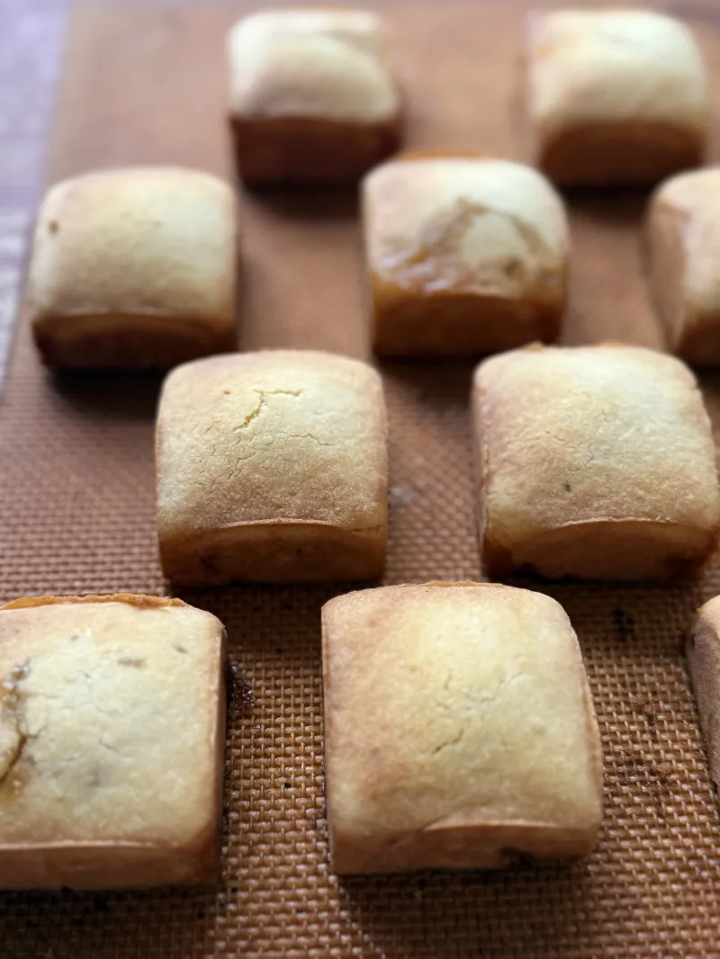 水を一滴も使わず果実の魅力をギュッと詰めたジャムを芳醇なクッキー生地で包んだ台湾パイナップルケーキ