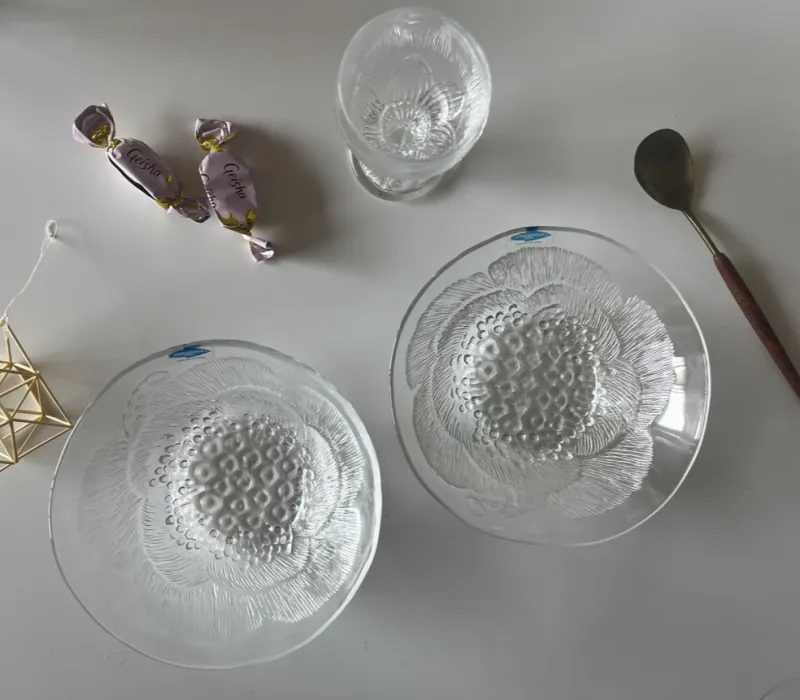 Oiva toikkaデザインの「pioni」ガラスボウル。コンディションも良好です。たくさんお持ちします。