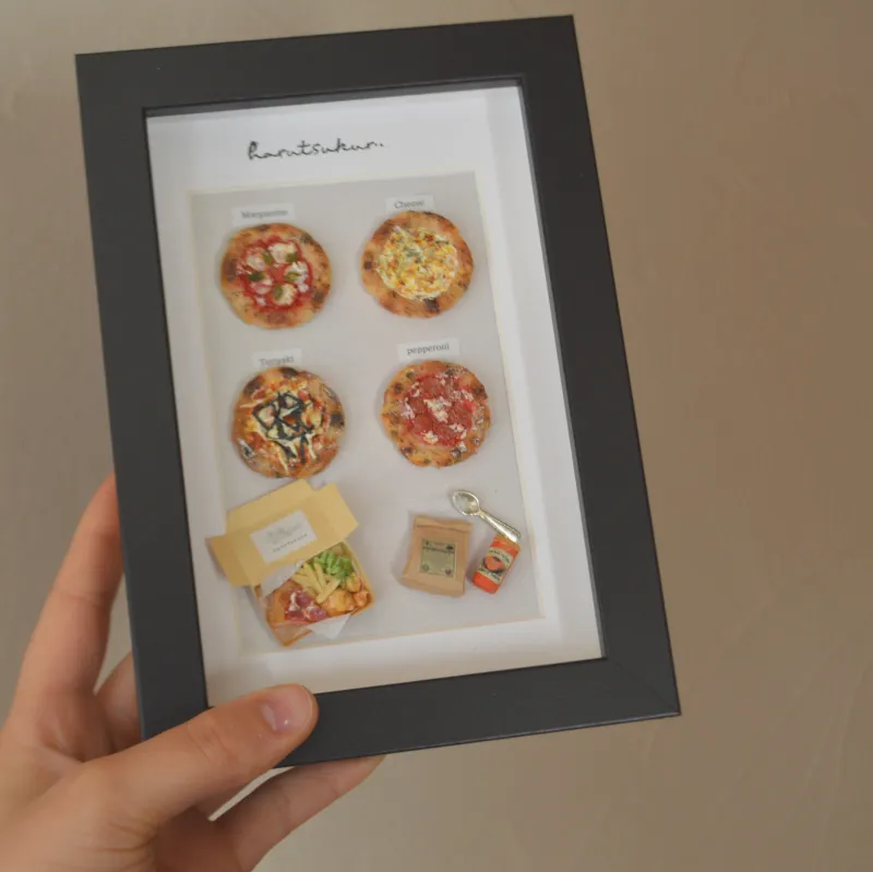 4種のピザのフレーム作品です。人気のフレーム作品シリーズです。ピザの生地の質感をリニューアルした新作です。