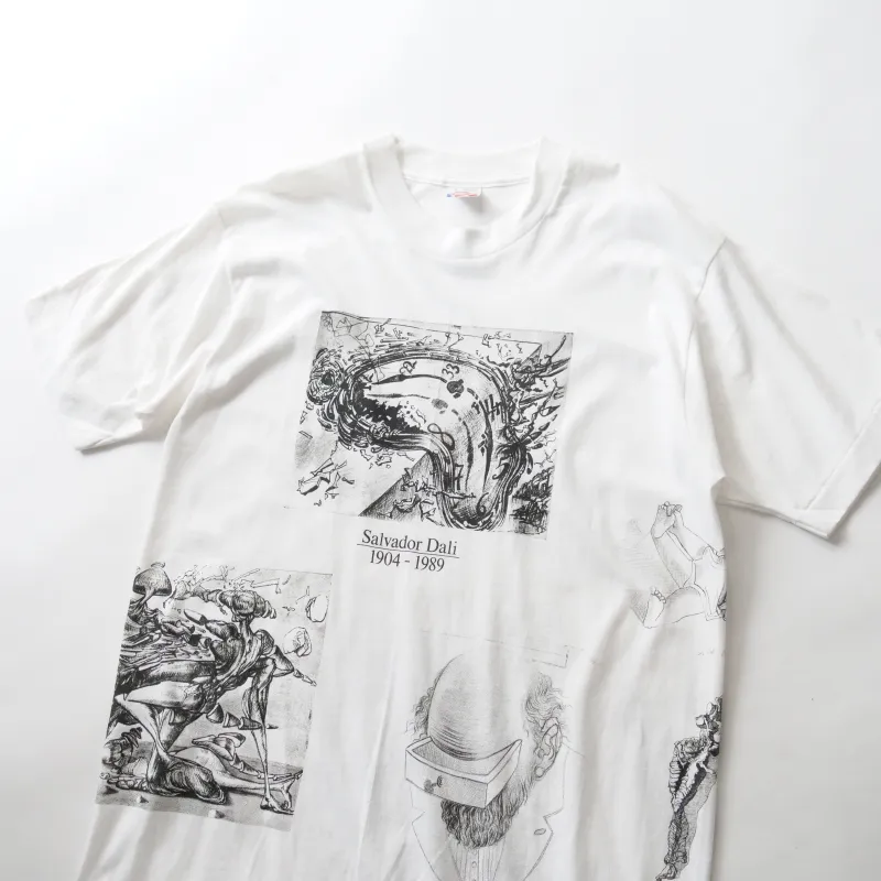 画家ダリの展示会が90年代にヨーロッパで開催された際に発売された、非常に珍しいデッドストックTシャツ