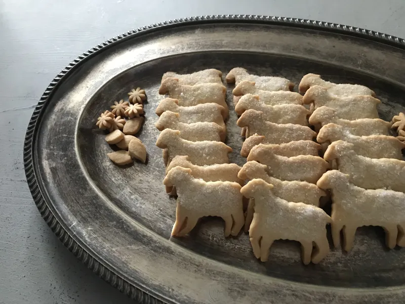 ヒツジガイッピキ、ヒツジガニヒキ…。眠れない時のオヤツにどうぞ。