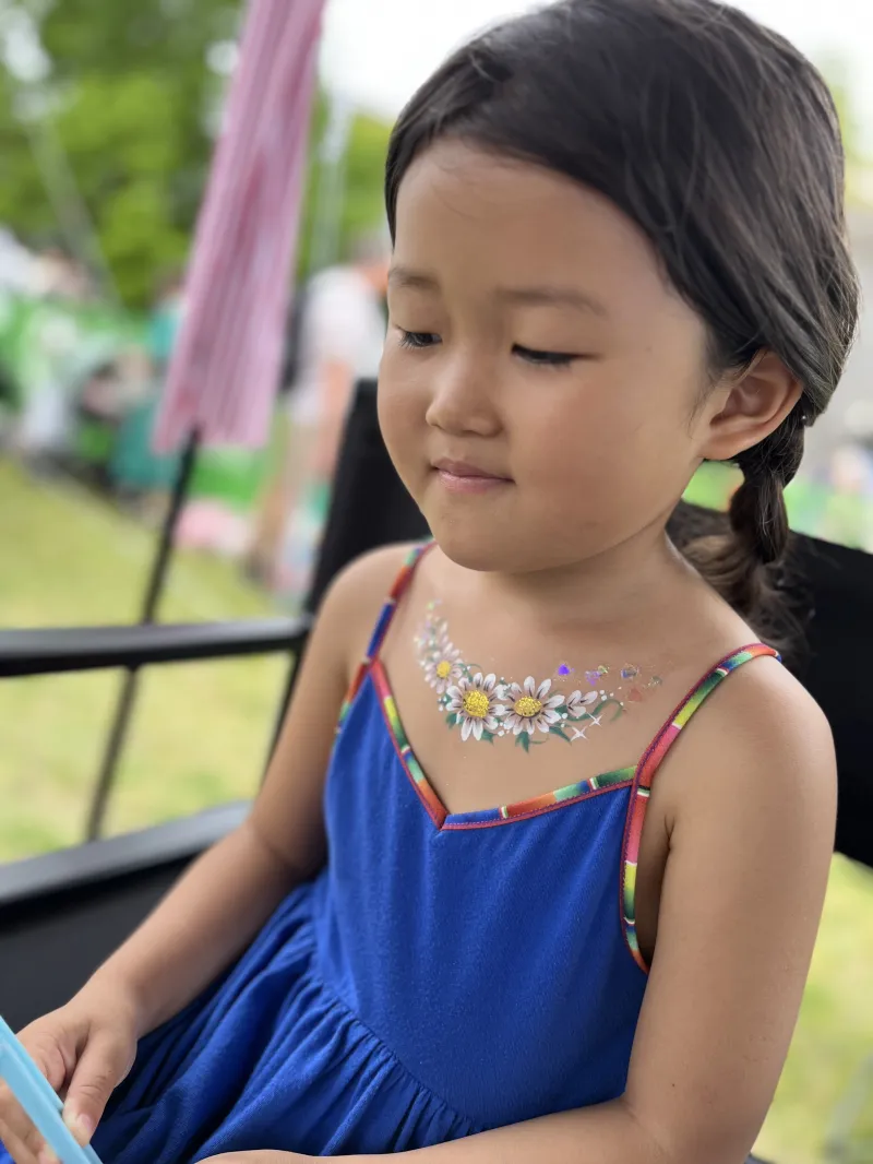 デコルテペイントもおしゃれ！　おすすめです！