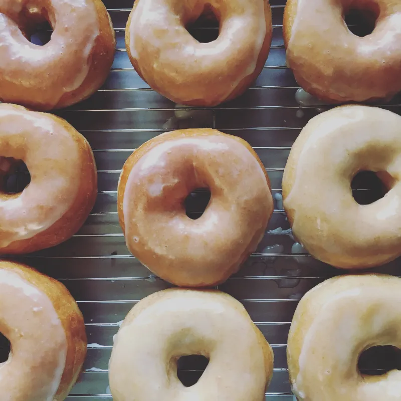 「ハグジードーナツ」シンプルなシュガードーナツ。3種類の小麦粉をオリジナルでブレンドしたドーナツ