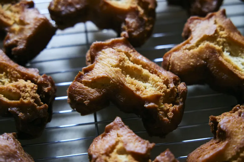 「ゴリラオールドファッション」レモンピールを練り込んだオールドファッション。ゴリラのカタチです。