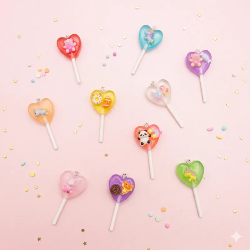 ハート型のロリポップをイメージしたキーホルダー。好きなパーツを貼って、自分だけのアイテムを作ろう！