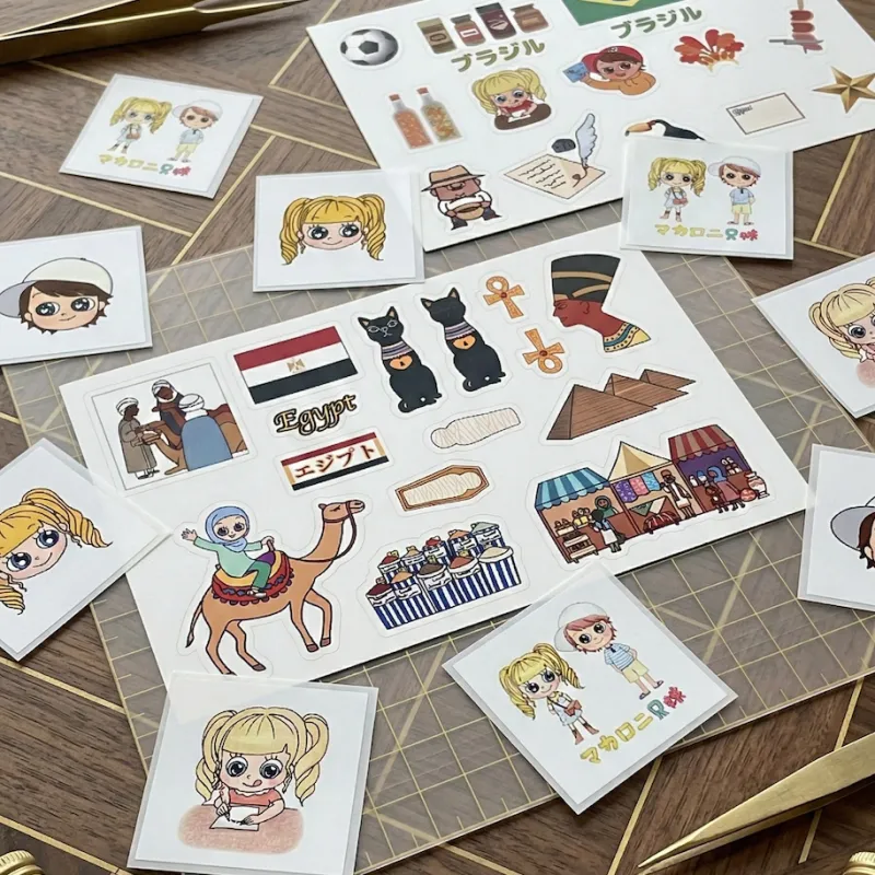 ここでしか手に入らない「マカロニ兄妹シール」。世界を旅するマカ君とロニーちゃんの可愛いシールだよ。