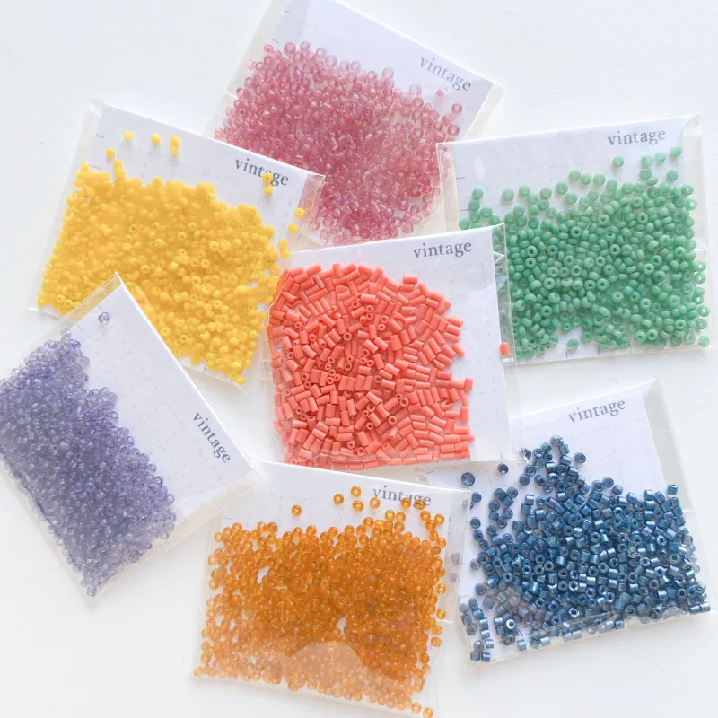 「Vintage France シードビーズ」idolaの姉妹店、ユニークな材料を取り扱う「コハコマ」のシードビーズパック。