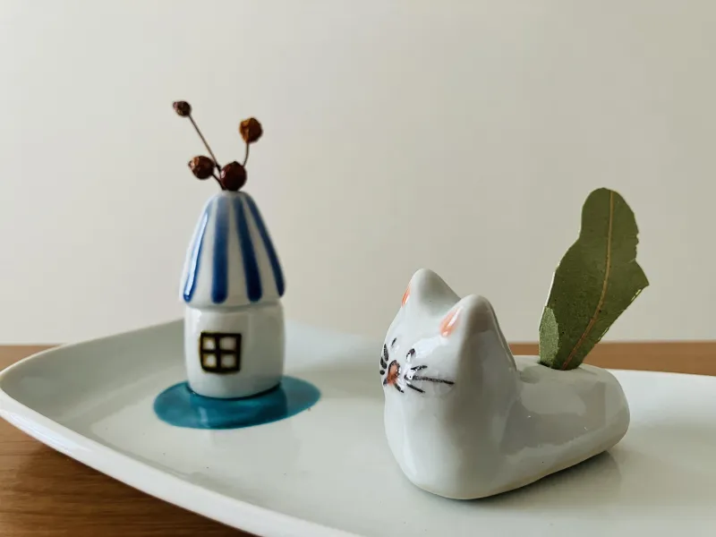 ドライフラワーも挿せるトレー