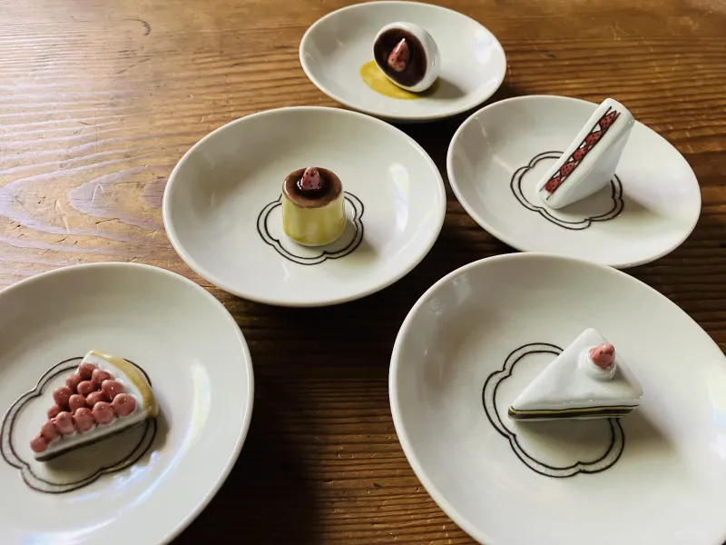 苺スイーツがくっついた小皿