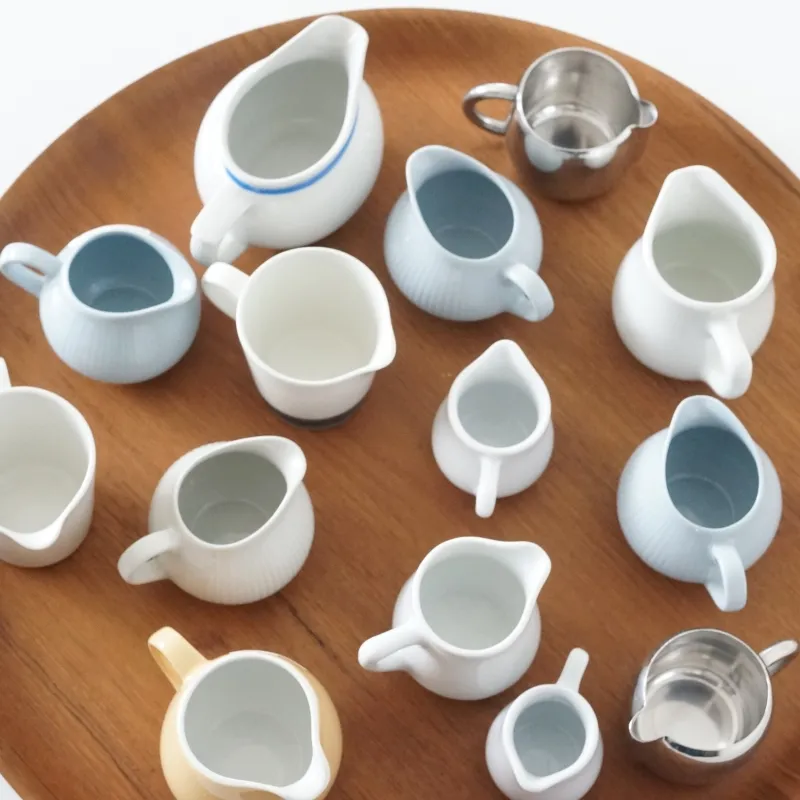 「ARABIA」で作られていたヴィンテージクリーマー。様々なフォルム、大きさ、年代の異なるものを集めました。