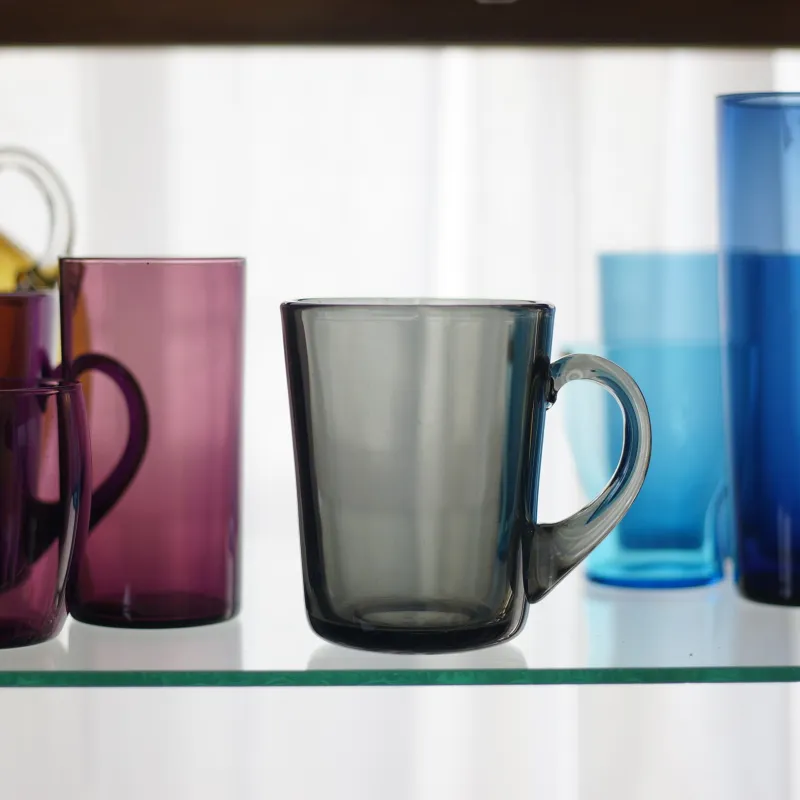 フィンランドの古くて美しいガラスシリーズ。これからの季節に取り入れたいヴィンテージガラスがたくさん並びます。