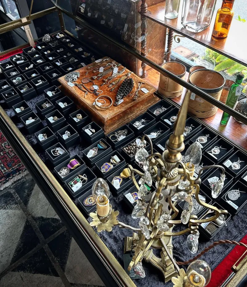 1970年代にフランスやイギリスで作られたコスチュームジュエリー