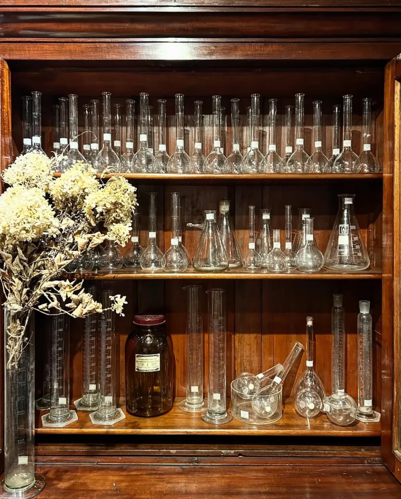 1950年代にフランスで使用されていたガラス製実験器具