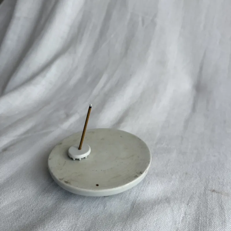 何だろう？同士を組み合わせたお香立ての提案。ほかの使い方も楽しめそう。セットでどうぞ。